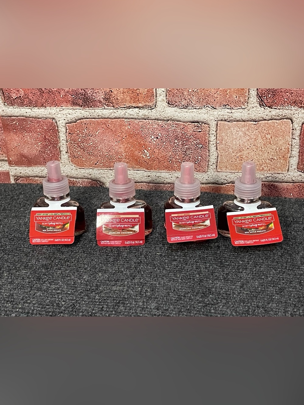 Yankee Candle ScentPlug Refill 2 Red Apple Wreath and 2 Sparkling Cinnamon